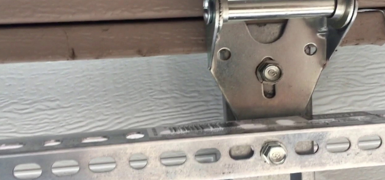 commercial garage door hinges repair in St. Catharines